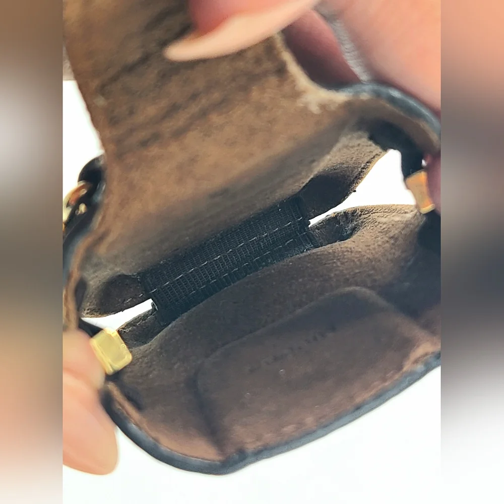 Louis Vuitton Etui International Mobile Phone Case